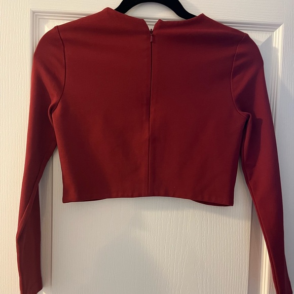 Aritzia Talula Red Crop Top - Picture 3 of 3